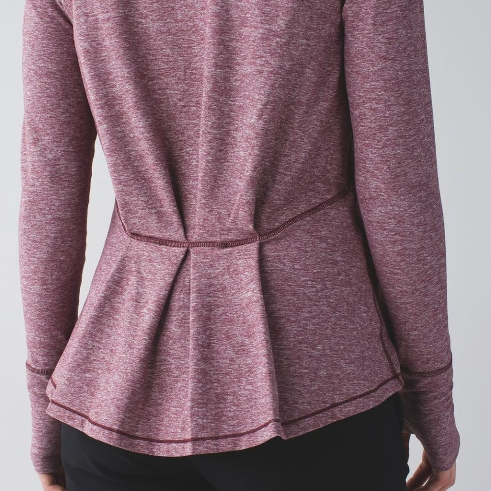 LULULEMON "Warm Your Core" LS Size 6